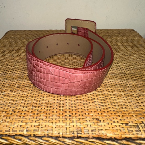 Vintage Womens M/L Classic Croc Embossed Wide Red Leather Belt Preppy Mature Y2K - Picture 2 of 5